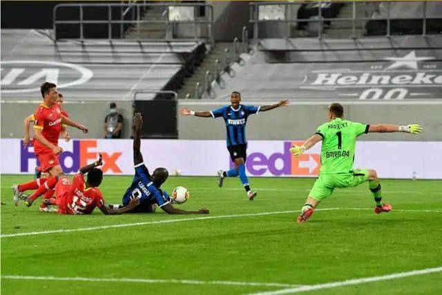  国际米兰门将低级失误导致欧联资格生变  