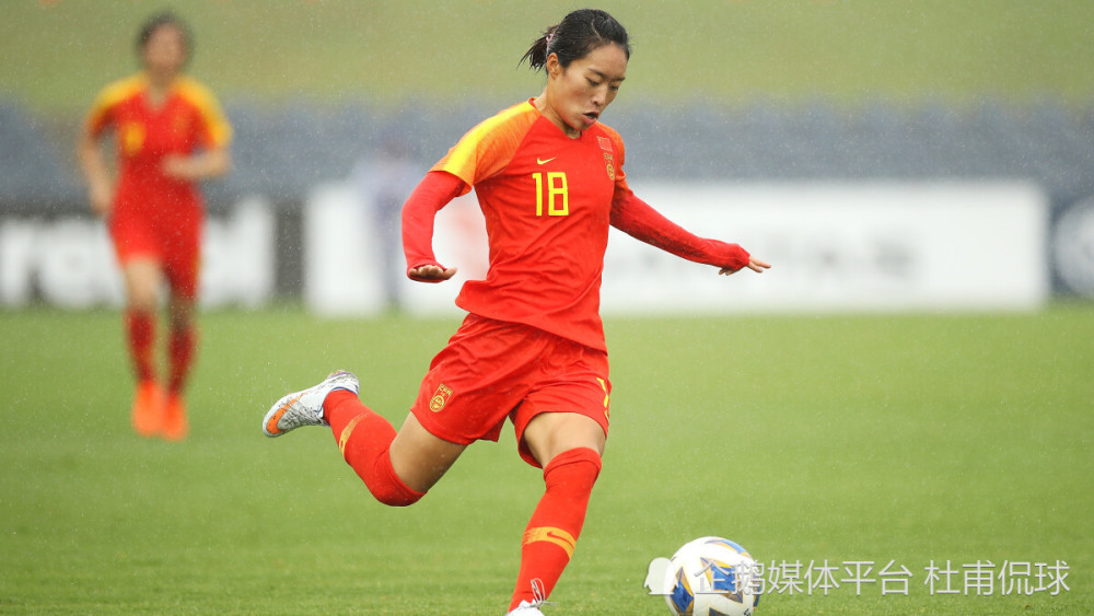  阿森纳女足夺冠，男足借势冲击前三  