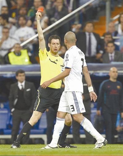  穆里尼奥赛后炮轰裁判争议判罚  